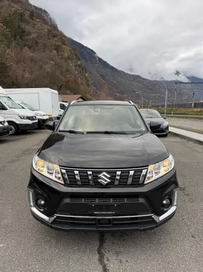 Suzuki Vitara 1.0 Unico — SUV compact robuste, tout-terrain, sans accident — Innenraum