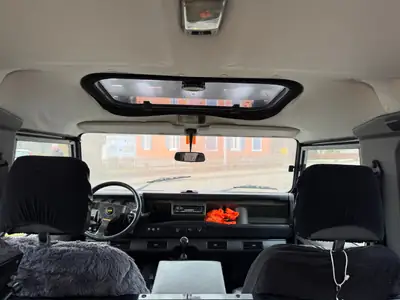 Land Rover Defender 90 SW — Le 4x4 de légende, robustesse et polyvalence garanties — détail