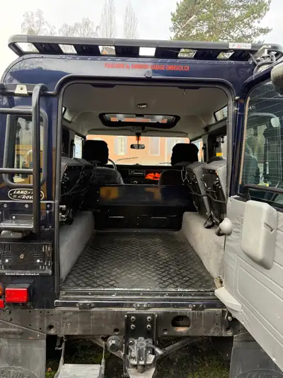 Land Rover Defender 90 SW — Le 4x4 de légende, robustesse et polyvalence garanties — tableau de bord