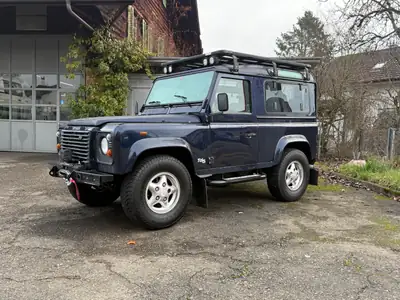 Land Rover Defender 90 SW — Le 4x4 de légende, robustesse et polyvalence garanties — Miniature 8