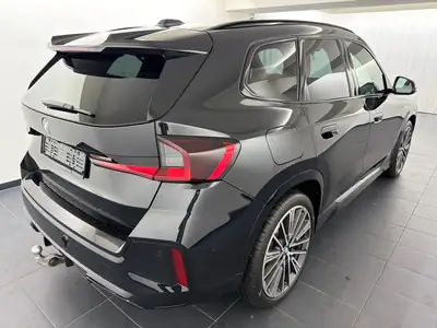 BMW X1 xDrive20d 48V M Sport Pro — SUV compact premium diesel hybride, quasi-neuf — rear view