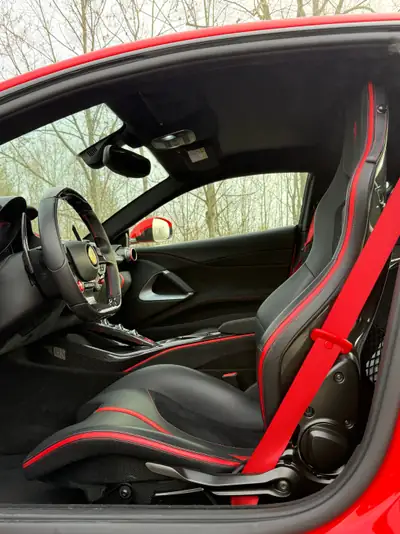 Ferrari 812 Superfast — Chef-d'œuvre V12 de 796 ch, première main, kilométrage exceptionnel — Miniature 12