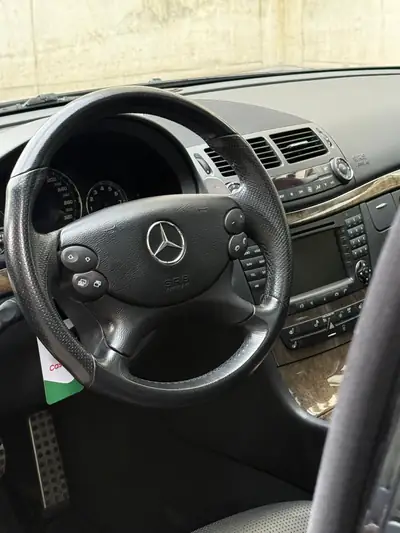 Mercedes-Benz E 63 AMG Avantgarde — Berline de prestige 515 ch, futur collector — Miniature 9