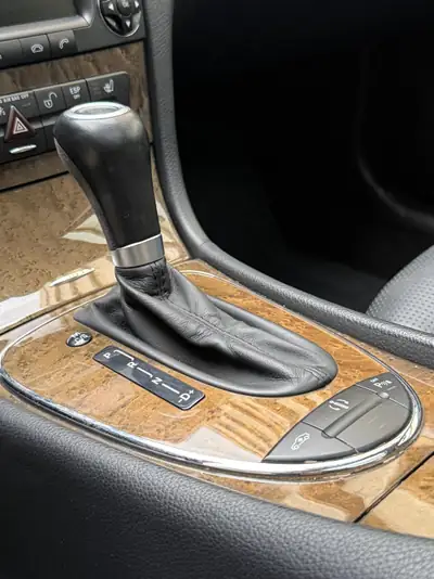 Mercedes-Benz E 63 AMG Avantgarde — Berline de prestige 515 ch, futur collector — Miniature 11