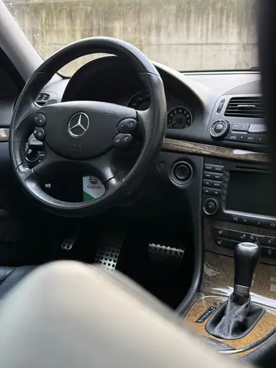 Mercedes-Benz E 63 AMG Avantgarde — Berline de prestige 515 ch, futur collector — Miniature 14