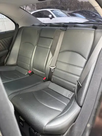 Mercedes-Benz E 63 AMG Avantgarde — Berline de prestige 515 ch, futur collector — Miniature 16