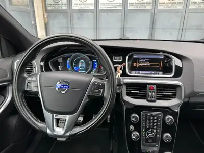 Volvo V40 Sport 200 — Berline compacte dynamique, 199 000 km, moteur 200 ch — côté