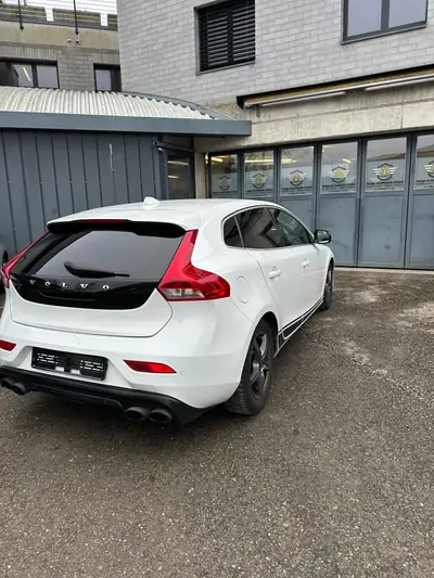 Volvo V40 Sport 200 — Berline compacte dynamique, 199 000 km, moteur 200 ch — détail