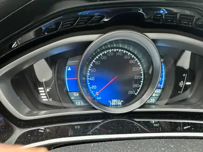 Volvo V40 Sport 200 — Berline compacte dynamique, 199 000 km, moteur 200 ch — Miniature 9