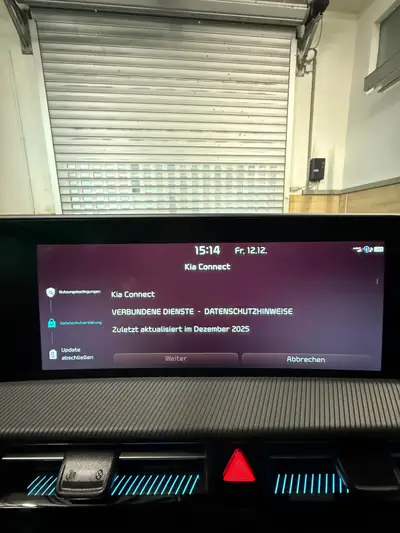 Kia EV6 77.4 kWh GT 4x4 — SUV électrique haute performance, 9 900 km seulement — Miniature 7