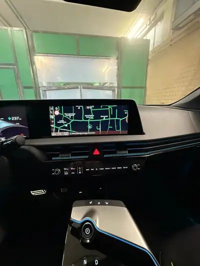 Kia EV6 77.4 kWh GT 4x4 — SUV électrique haute performance, 9 900 km seulement — Miniature 9