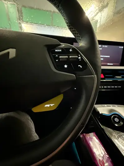 Kia EV6 77.4 kWh GT 4x4 — SUV électrique haute performance, 9 900 km seulement — Miniature 12