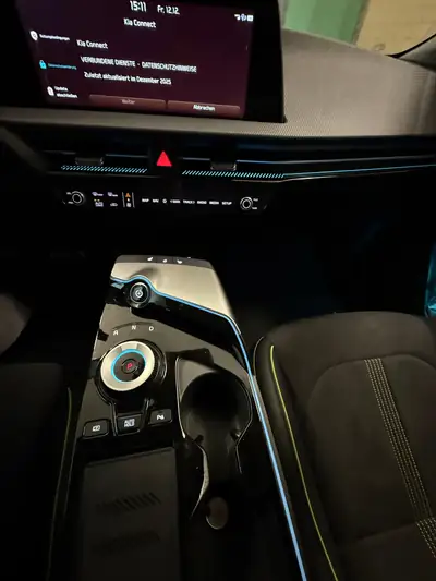 Kia EV6 77.4 kWh GT 4x4 — SUV électrique haute performance, 9 900 km seulement — Miniature 11