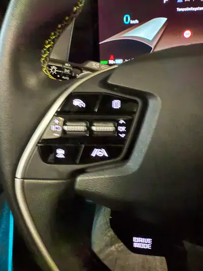 Kia EV6 77.4 kWh GT 4x4 — SUV électrique haute performance, 9 900 km seulement — Miniature 13