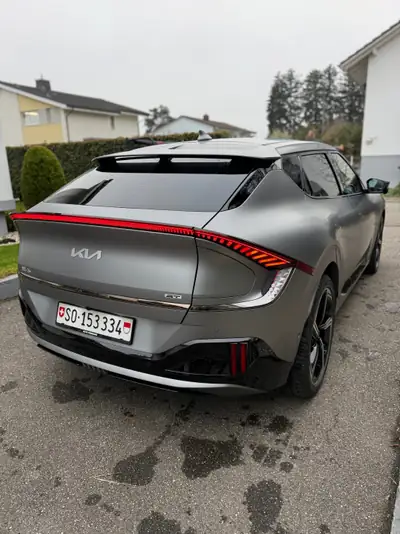Kia EV6 77.4 kWh GT 4x4 — SUV électrique haute performance, 9 900 km seulement — Miniature 15