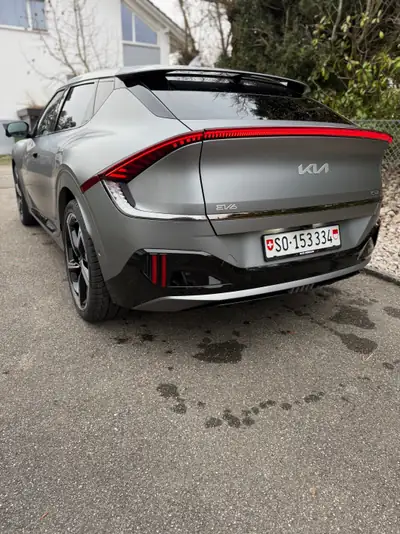 Kia EV6 77.4 kWh GT 4x4 — SUV électrique haute performance, 9 900 km seulement — Miniature 16