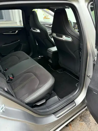 Kia EV6 77.4 kWh GT 4x4 — SUV électrique haute performance, 9 900 km seulement — Miniature 19