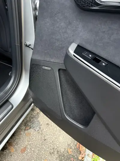 Kia EV6 77.4 kWh GT 4x4 — SUV électrique haute performance, 9 900 km seulement — Miniature 22