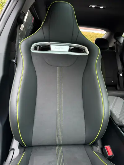 Kia EV6 77.4 kWh GT 4x4 — SUV électrique haute performance, 9 900 km seulement — Miniature 24
