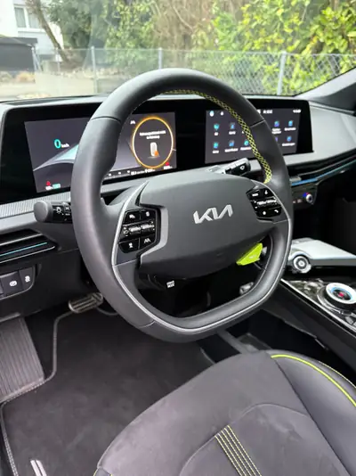 Kia EV6 77.4 kWh GT 4x4 — SUV électrique haute performance, 9 900 km seulement — Miniature 25