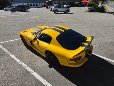 Dodge Viper GTS 2002 — Légende américaine, moteur V10 456 ch, kilométrage préservé — côté