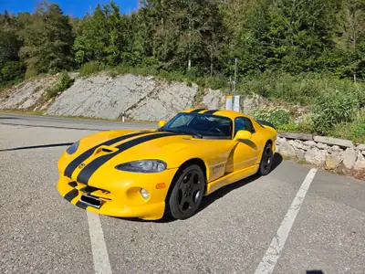 Dodge Viper GTS 2002 — Légende américaine, moteur V10 456 ch, kilométrage préservé — tableau de bord