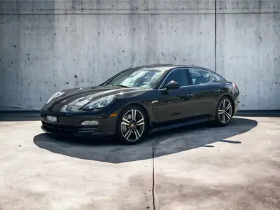 Porsche Panamera 4S 4.8 PDK — Gran turismo sportif, 52 000 km seulement — vue extérieure