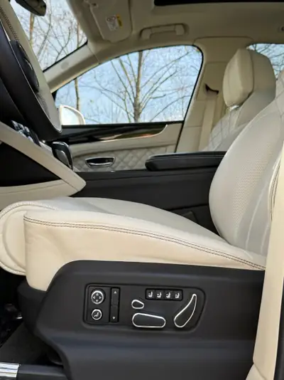 Bentley Bentayga V8 First Edition — SUV de prestige, 39 500 km, garantie BENTLEY 2028 — Miniature 9