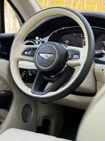 Bentley Bentayga V8 First Edition — SUV de prestige, 39 500 km, garantie BENTLEY 2028 — Miniature 12