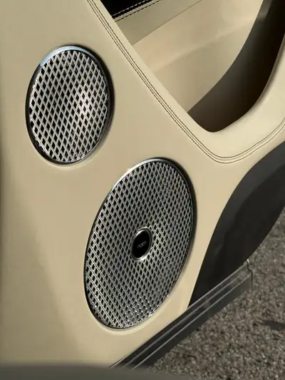 Bentley Bentayga V8 First Edition — SUV de prestige, 39 500 km, garantie BENTLEY 2028 — Miniature 13