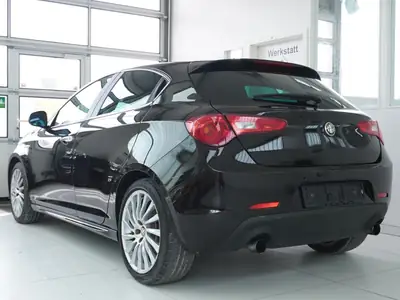 Alfa Romeo Giulietta 1750 TBi Quadrifoglio Verde — Sportivité italienne, 88'000 km seulement — côté
