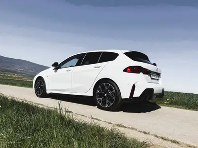 BMW 120 M Sport Steptronic — Berline dynamique, faible kilométrage, garantie 10 ans — Miniatur 25