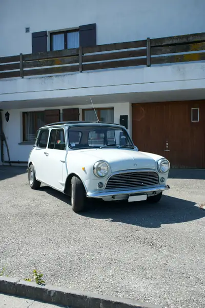 MINI Cooper Innocenti Mk 1 1968 — Légende britannique authentique, statut vétéran — fianco