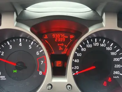 Nissan Juke 1.6 DIG-T N-Tec 4x4 — Compact SUV sportif, 4WD intégrale et équipements premium — Thumbnail 11