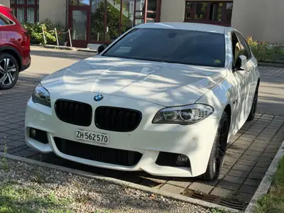 BMW 525d xDrive — Diesel puissant, M-Sportpaket d'usine, frais révisé septembre 2026 — intérieur