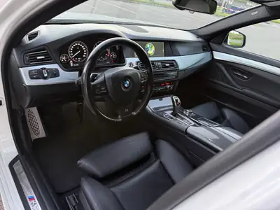 BMW 525d xDrive — Diesel puissant, M-Sportpaket d'usine, frais révisé septembre 2026 — Miniature 12