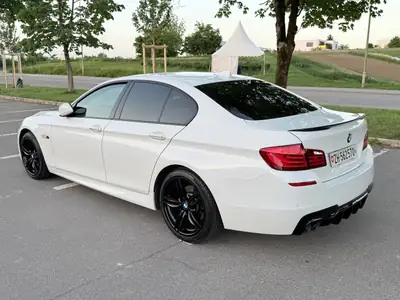 BMW 525d xDrive — Diesel puissant, M-Sportpaket d'usine, frais révisé septembre 2026 — Miniature 16