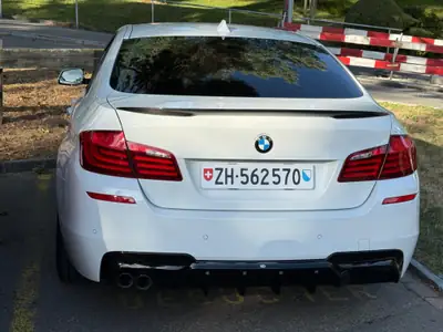 BMW 525d xDrive — Diesel puissant, M-Sportpaket d'usine, frais révisé septembre 2026 — Miniature 17