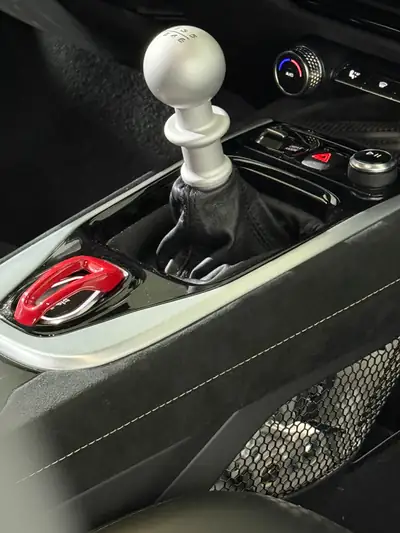 Lotus Emira 3.5 V6 First Edition — Sportive anglaise 406 ch, boîte manuelle, première main — Miniature 14