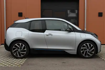 BMW i3 (60Ah) Range Extender — Hybride essence-électrique, 8 roues, expertise BMW — intérieur