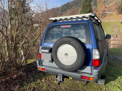 Toyota Land Cruiser 300 3.4 V6 VX — SUV 7 places robuste, équipements tout-terrain premium — side view