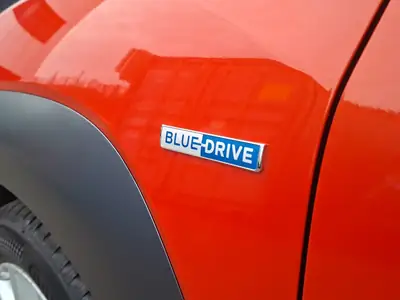 Hyundai Kona 1.6 GDi HEV Vertex — Hybride économe avec panoramique et Head-Up Display — Miniatura 17