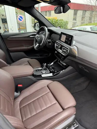 BMW X3 xDrive 30e M Sport - Hybride Rechargeable Performant et Écologique — interior