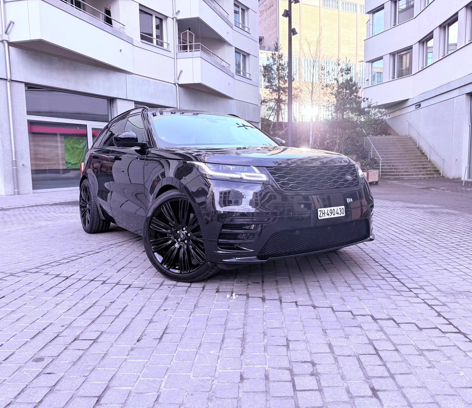 Land Rover Range Rover Velar R-Dynamic D300 — Diesel performant, entretien complet, état impeccable — vue extérieure