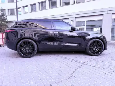 Land Rover Range Rover Velar R-Dynamic D300 — Diesel performant, entretien complet, état impeccable — Miniature 8