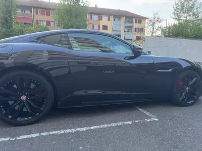 Jaguar F-Type Coupé R 5.0 V8 S/C AWD — Superbe coupé sportif 551 ch, 69'000 km — Heckansicht