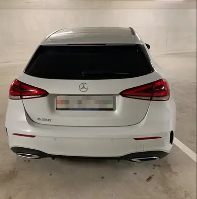 Mercedes-Benz A 180 AMG Line — Berline compacte premium, 64 000 km seulement — arrière
