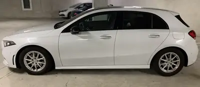 Mercedes-Benz A 180 AMG Line — Berline compacte premium, 64 000 km seulement — côté