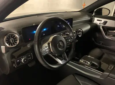 Mercedes-Benz A 180 AMG Line — Berline compacte premium, 64 000 km seulement — tableau de bord