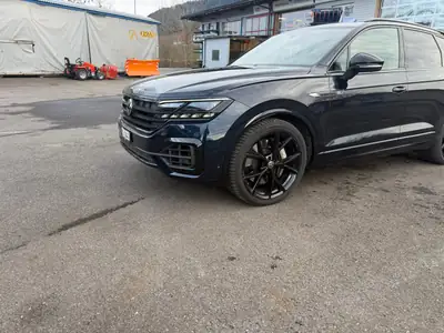 Volkswagen Touareg 3.0 TSI eHybrid R — SUV premium hybride rechargeable, 109'000 km — side view